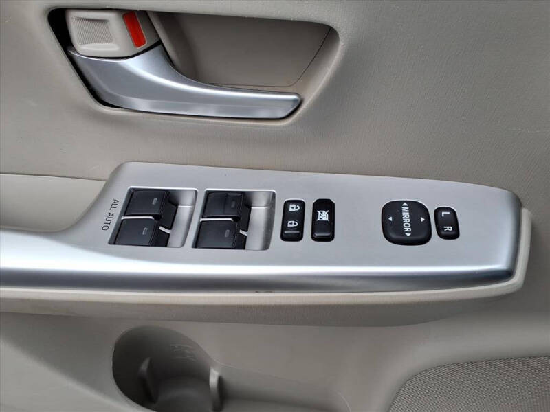 2013 Toyota Prius v Five