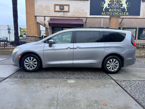 2017 Chrysler Pacifica Touring-L