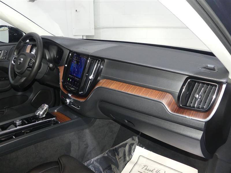 2023 Volvo XC60 B5 Ultimate Dark Theme