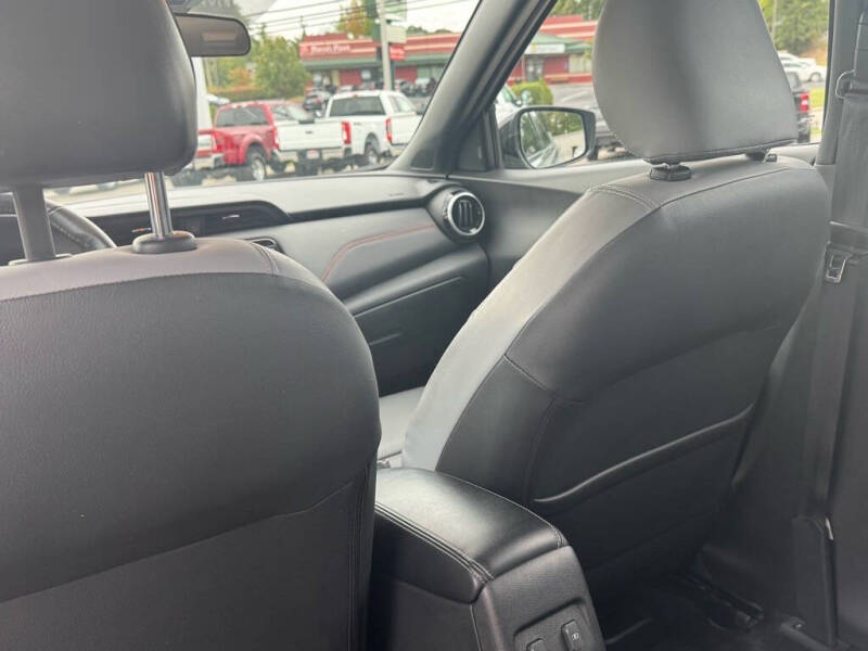 2023 Nissan Kicks SR