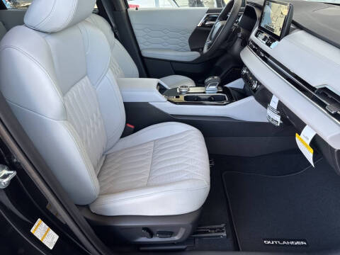 2025 Mitsubishi Outlander SEL Platinum Edition