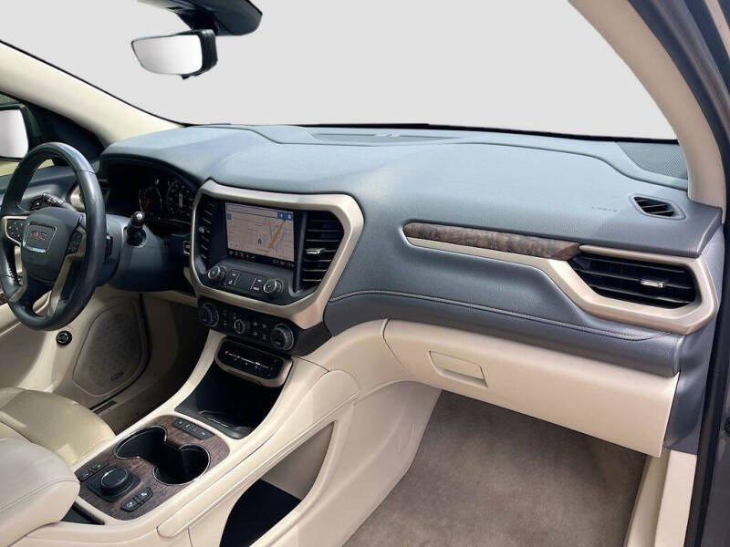 2022 GMC Acadia Denali