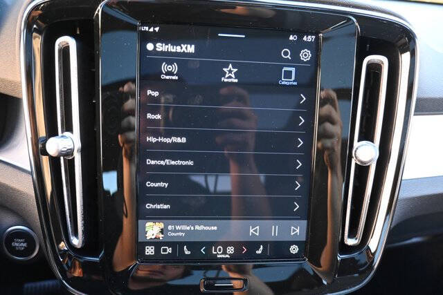 2025 Volvo XC40 B5 Core Bright Theme