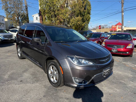 2017 Chrysler Pacifica Touring-L Plus