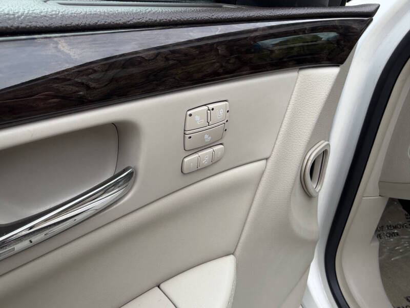 2011 Cadillac DTS Luxury Collection