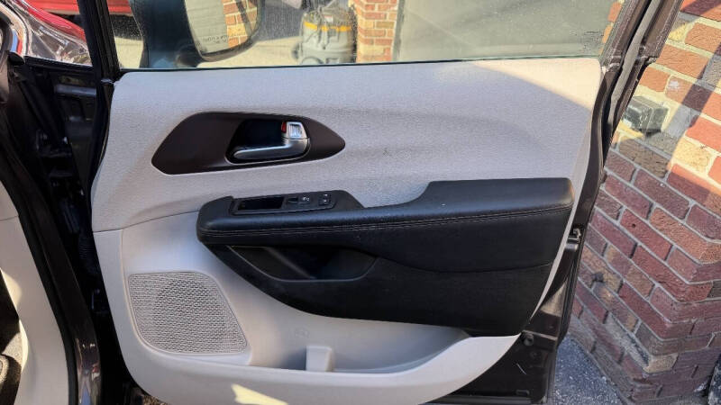 2017 Chrysler Pacifica Touring-L
