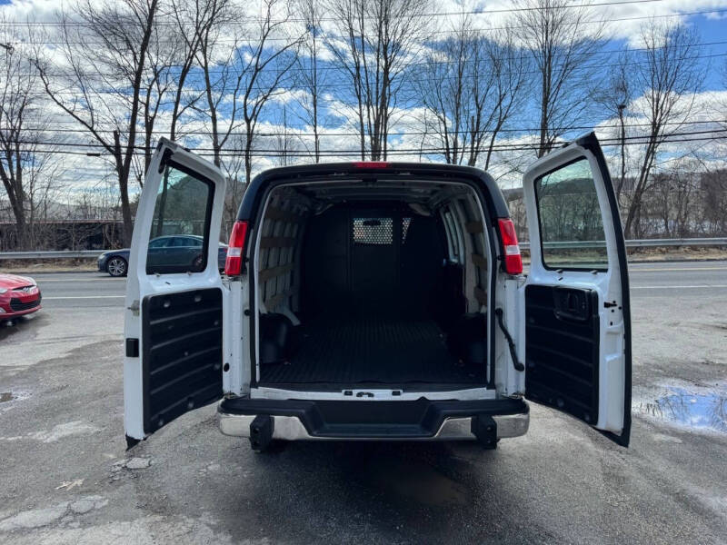 2023 GMC Savana 2500