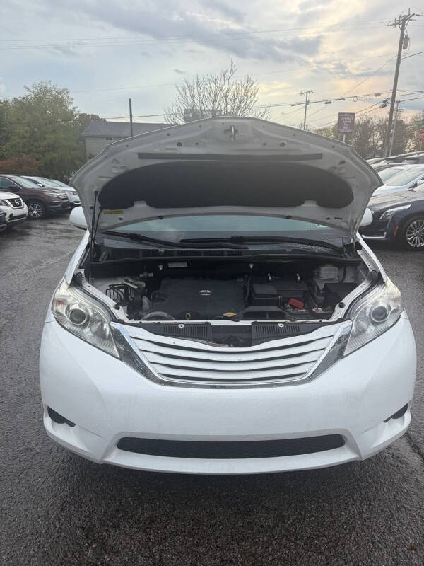 2015 Toyota Sienna LE 8-Passenger