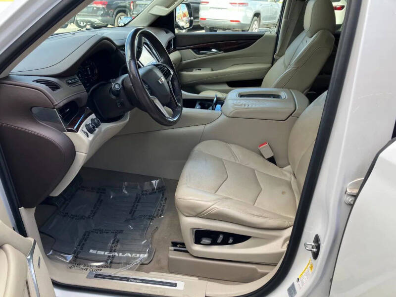 2016 Cadillac Escalade Luxury Collection