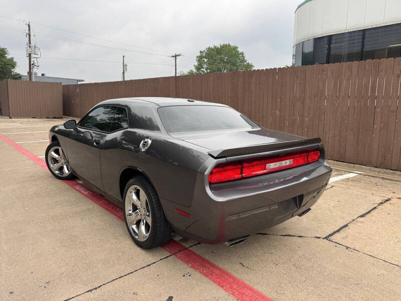 2014 Dodge Challenger SXT Plus