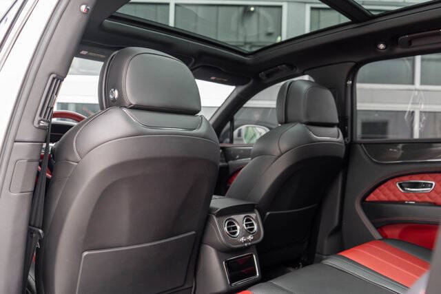 2021 Bentley Bentayga 31