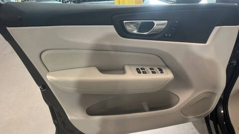 2025 Volvo XC60 T8 Core Dark Theme