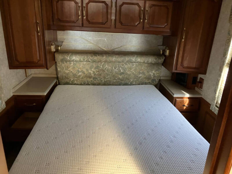 1999 Winnebago Ultimate Freedom