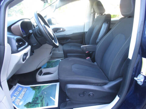 2020 Chrysler Voyager LX