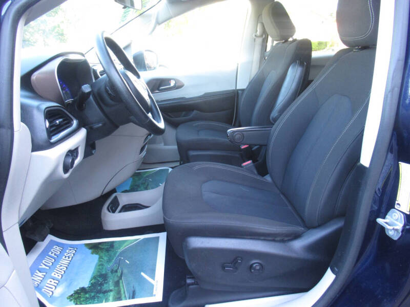 2020 Chrysler Voyager LX