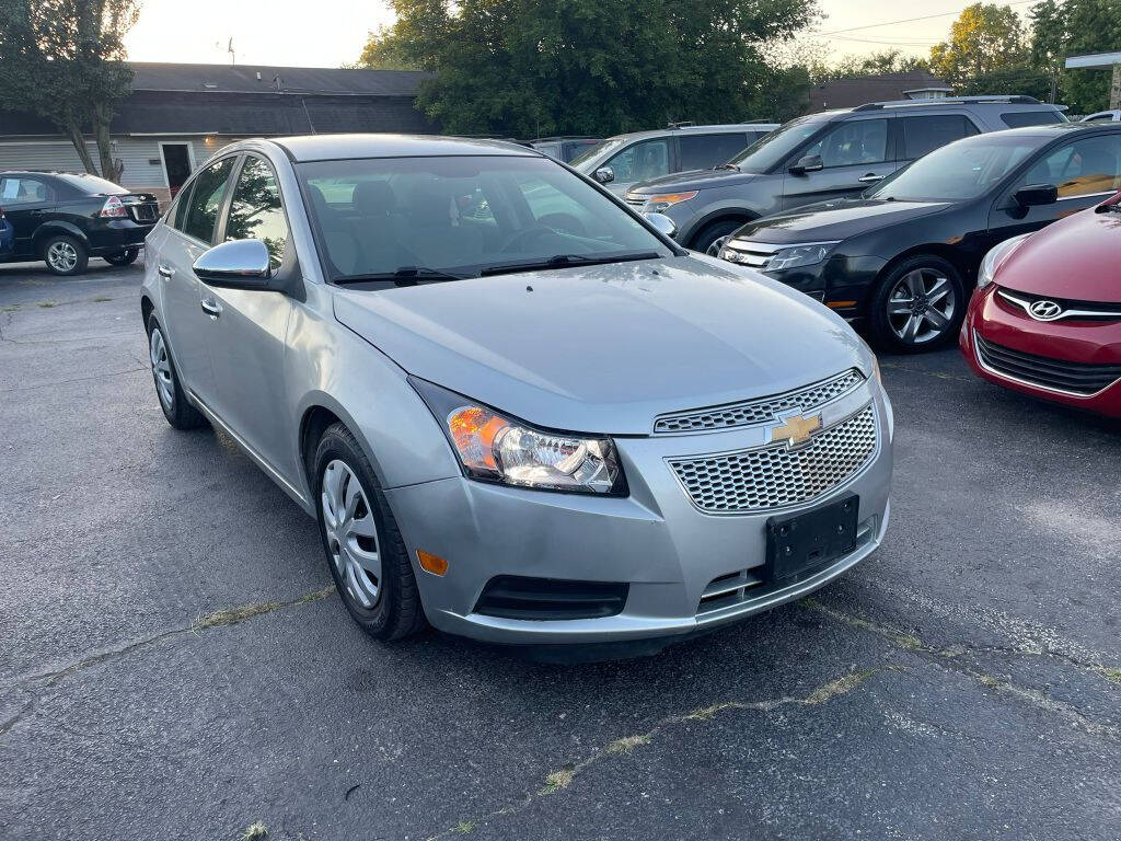 2011 Chevrolet Cruze LS's photo