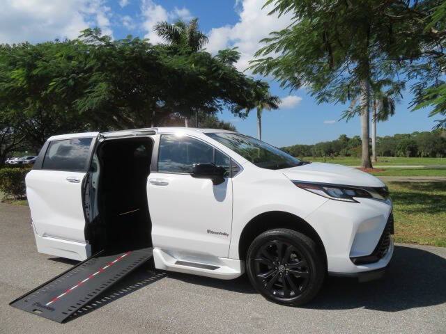 2023 Toyota Sienna XSE 7-Passenger