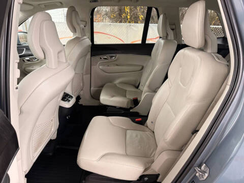 2020 Volvo XC90 T6 Momentum 6-Passenger