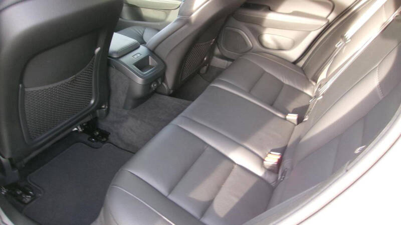 2025 Volvo V60 Cross Country B5 Plus