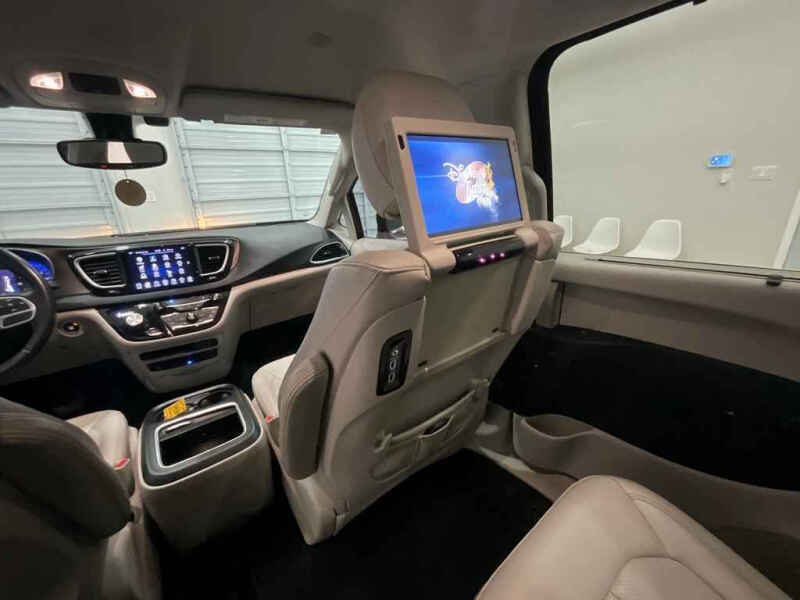 2017 Chrysler Pacifica Touring-L Plus