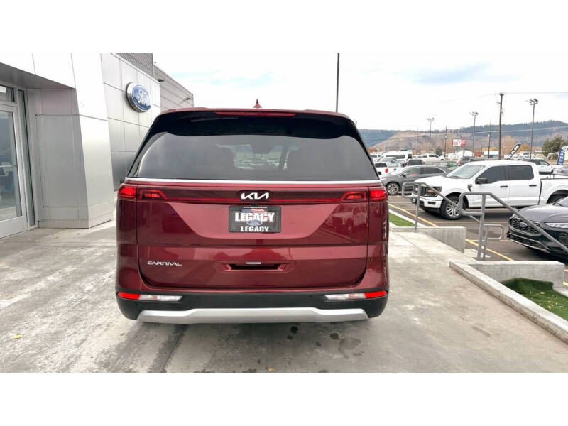 2024 Kia Carnival EX