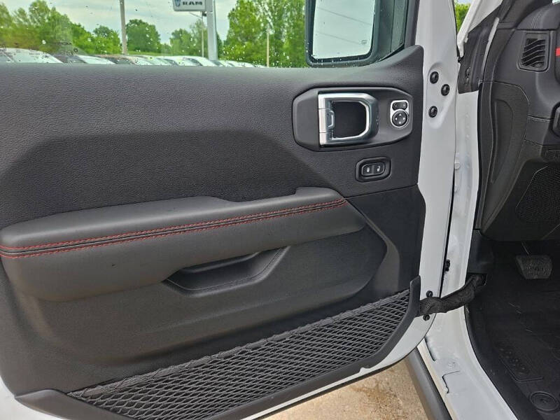 2026 Jeep Gladiator Shadow Ops