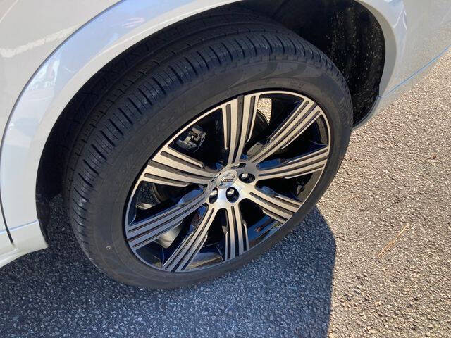 2025 Volvo XC90 T8 Core Bright Theme