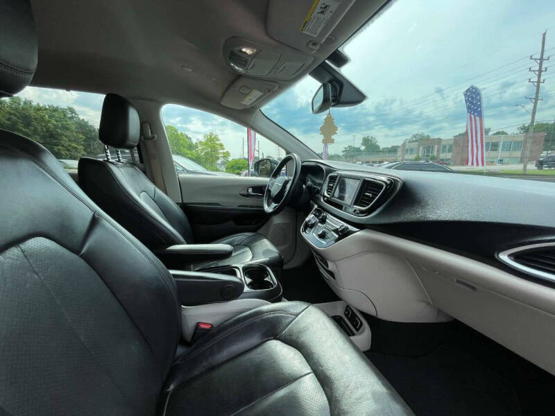 2020 Chrysler Pacifica Touring L