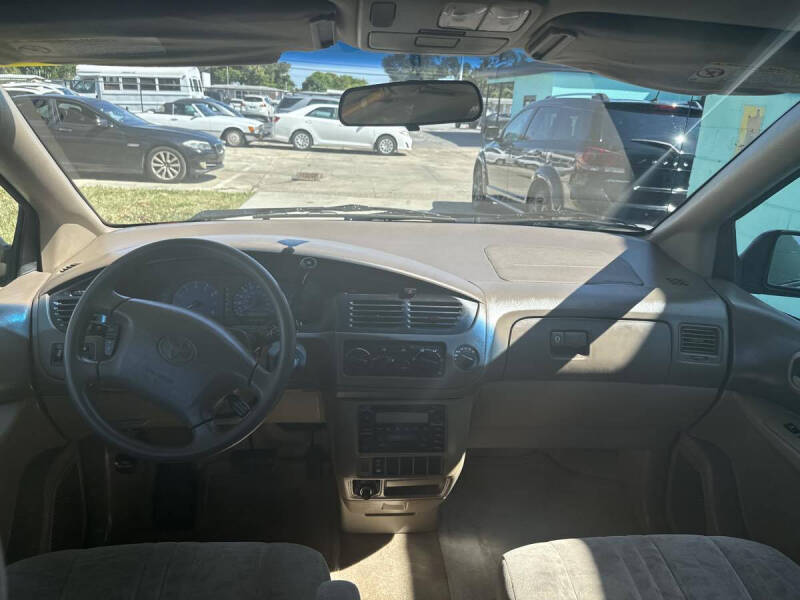 2002 Toyota Sienna LE