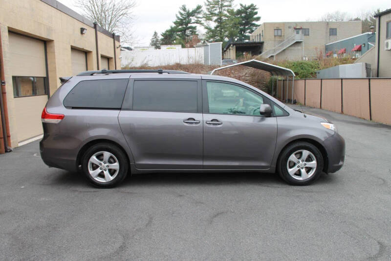 2011 Toyota Sienna LE 8-Passenger