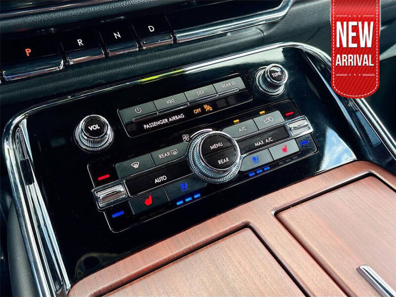 2023 Lincoln Navigator Standard