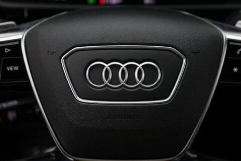 2022 Audi e-tron quattro Premium Plus