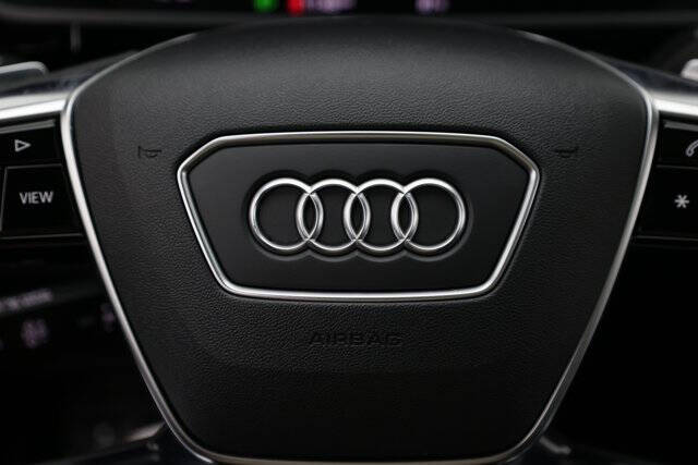 2022 Audi e-tron quattro Premium Plus