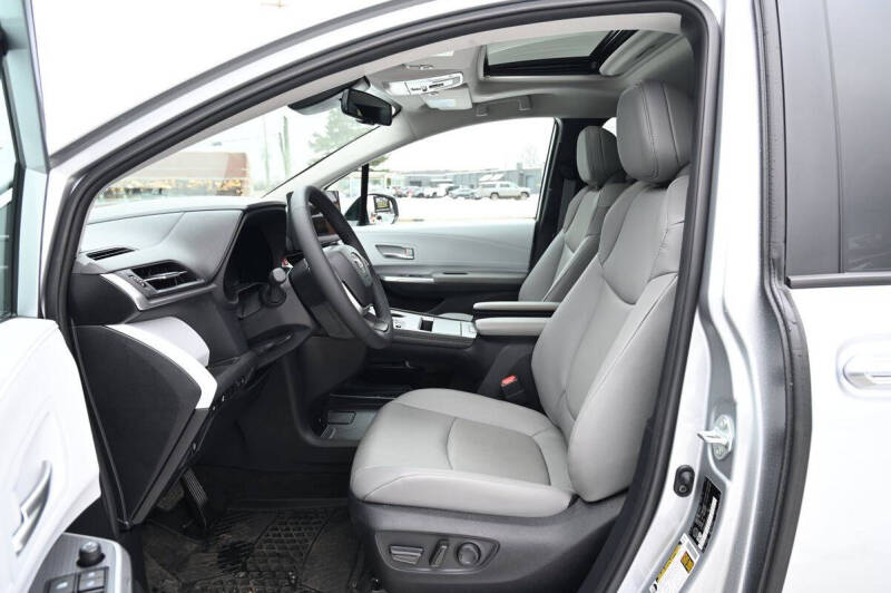 2025 Toyota Sienna XLE 8-Passenger