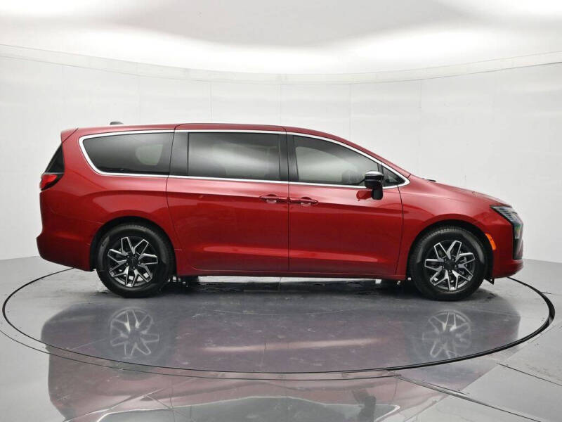 2027 Chrysler Pacifica Limited