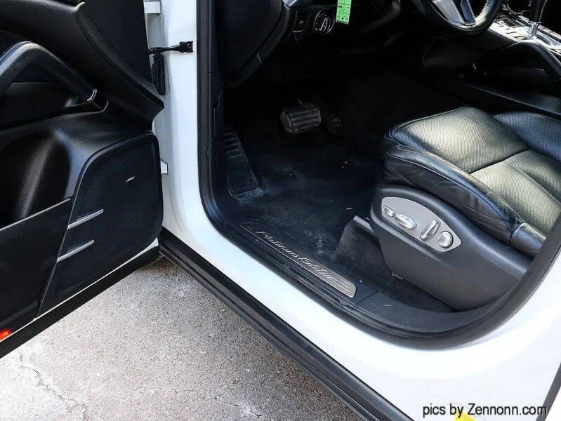 2017 Porsche Cayenne Platinum Edition