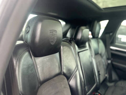 2017 Porsche Cayenne Platinum Edition