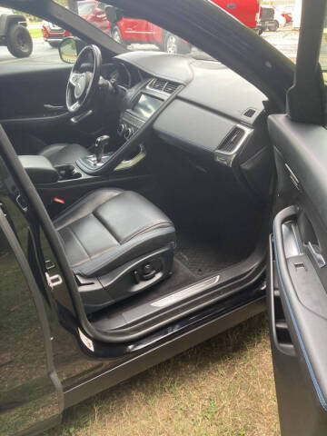 2019 Jaguar E-PACE P300 R-Dynamic SE