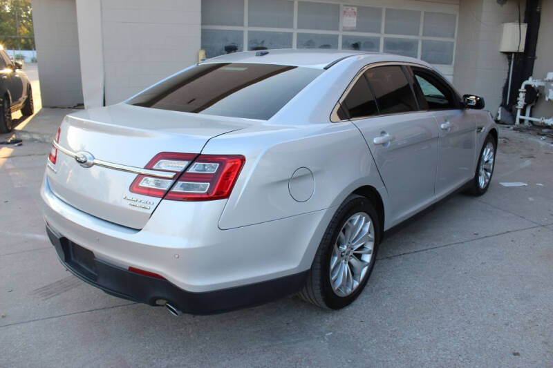 2016 Ford Taurus Limited