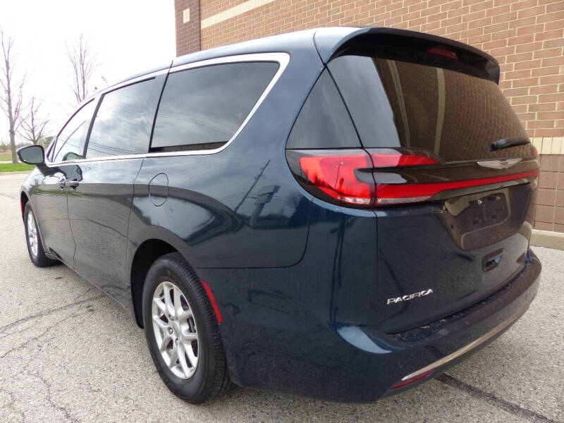 2025 Chrysler Pacifica Select