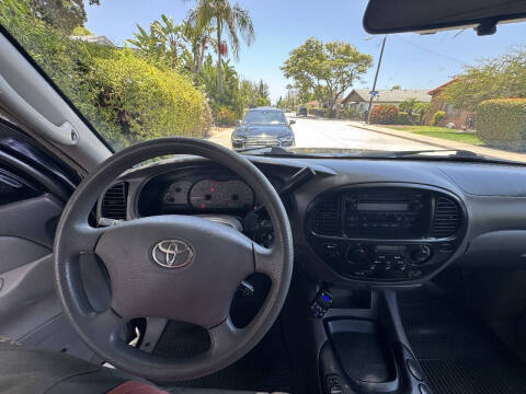 2004 Toyota Sequoia SR5