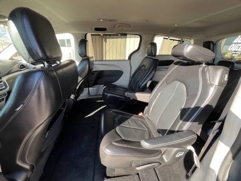 2022 Chrysler Pacifica Touring L