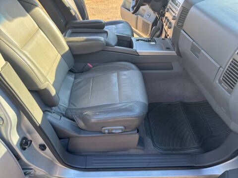 2005 Nissan Titan LE