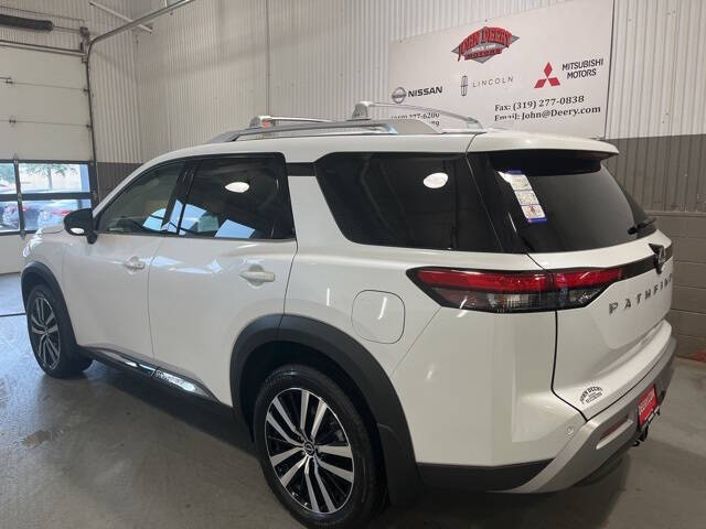 2025 Nissan Pathfinder Platinum