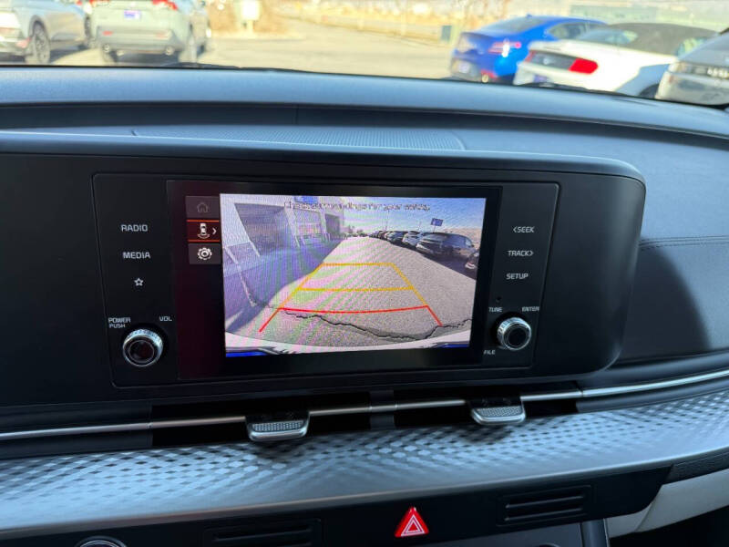 2024 Kia Carnival LX