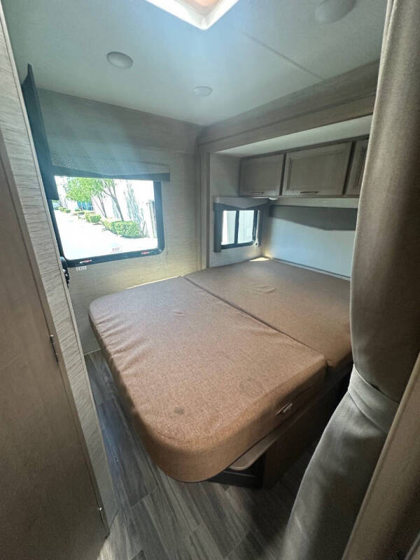 2022 Thor Motor Coach FOUR WINDS 22B