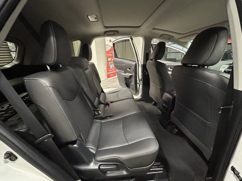 2016 Toyota Prius v Five