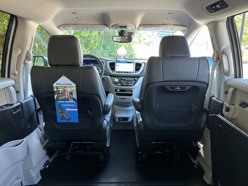 2023 Chrysler Pacifica Touring L