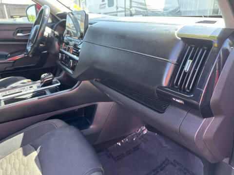 2022 Nissan Pathfinder SV