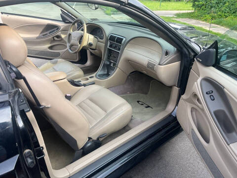 2004 Ford Mustang GT Deluxe